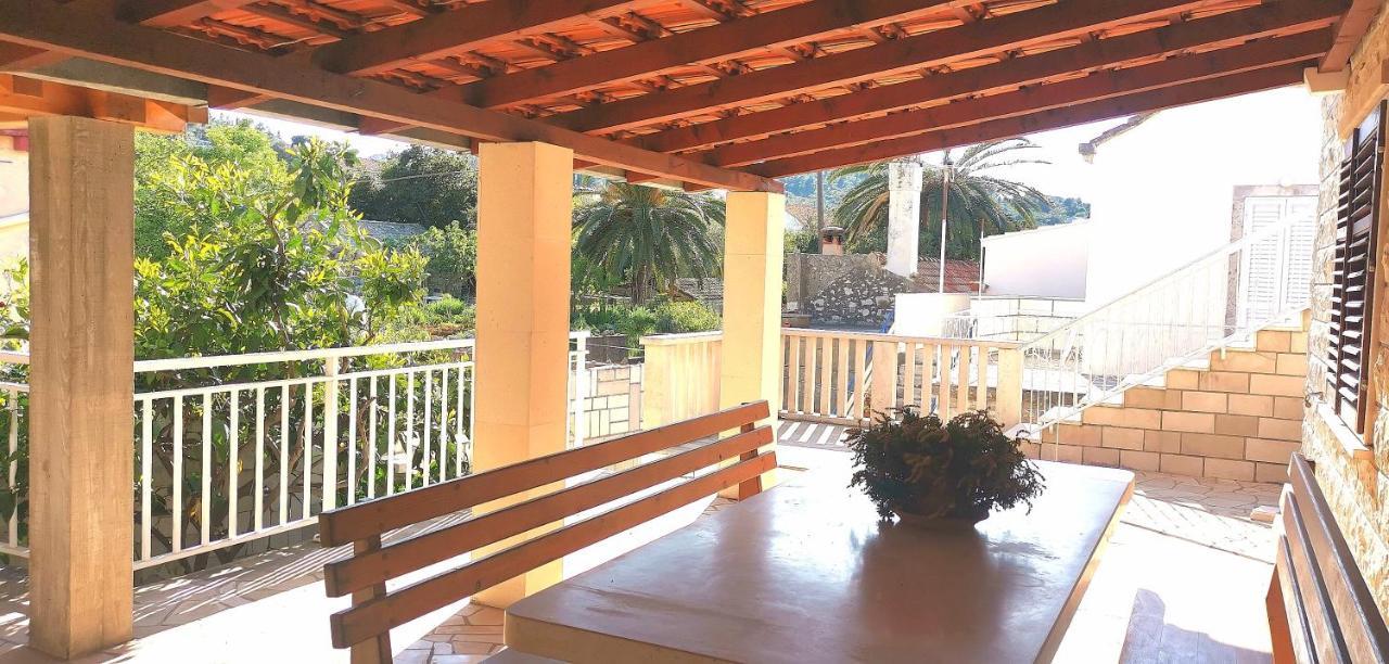 Big House For 14 People In Centre Of Lumbarda Apartment Exterior foto